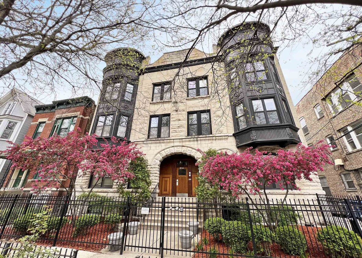 Foto principal - 814 W Roscoe St