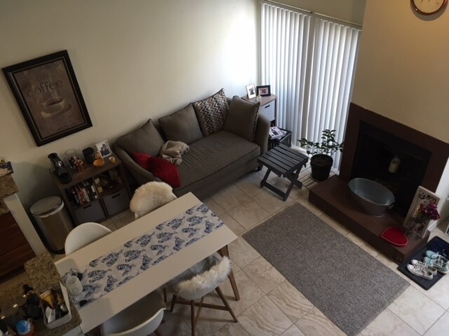 sala de estar - 2105 Goss Cir W
