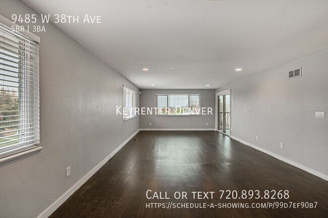 Foto del edificio - Beautiful 5 Bed 3 Bath home with a 2 Car G...