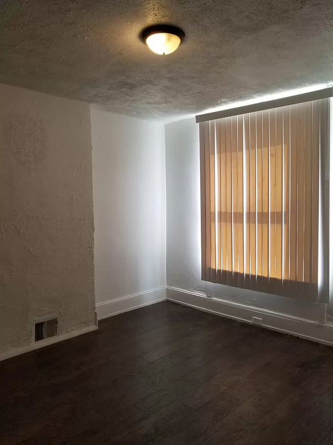 Building Photo - 1236 S Bonsall St