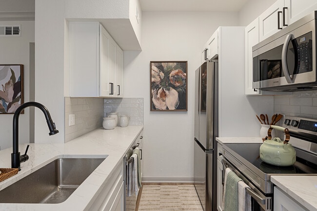 Photo - Cortland River Oaks Apartments