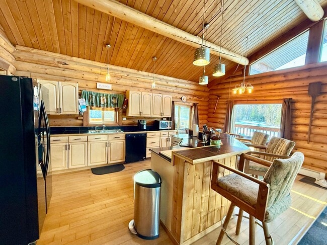 Building Photo - EXECUTIVE SUMMER RENTAL