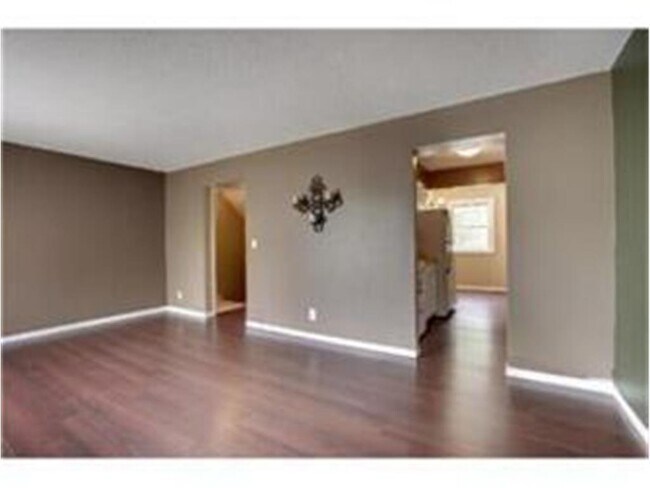 Foto del edificio - 1730 Merrimac Ln N