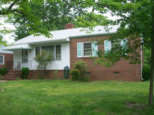 Foto del edificio - 5724 Heywood Rd