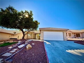 Building Photo - 2033 Riderwood Ave