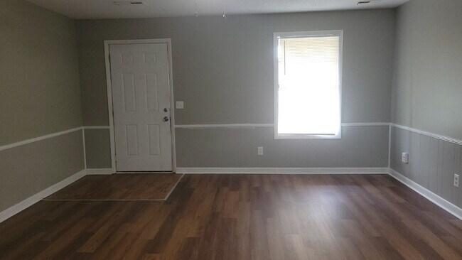 Foto del edificio - "1 month free.  Section 8 accepted. 1-Bedroom Retreat with Full Bath in Huntsville's Heart!"