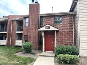 Building Photo - 1911 N Hicks Rd