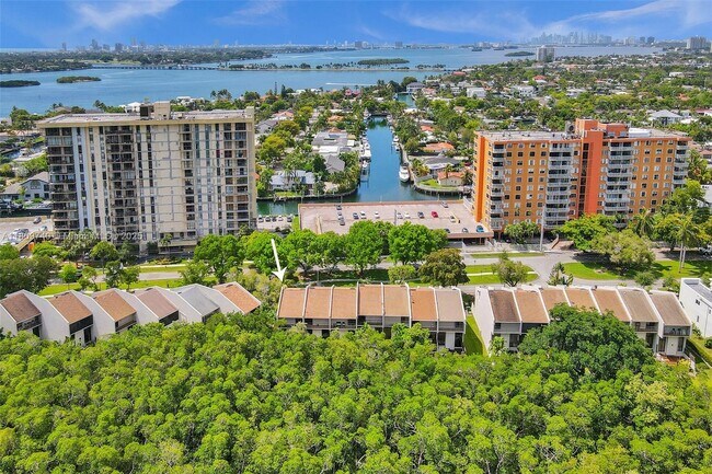 Foto del edificio - 2529 NE 135th St
