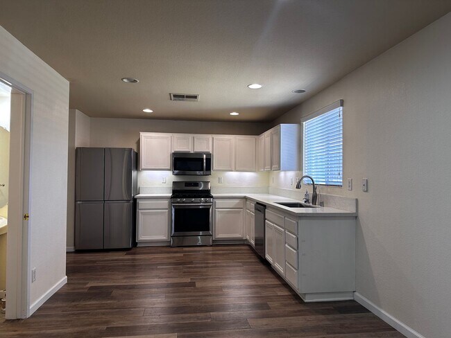 Foto del edificio - Nestled in a Quiet Community Of Palmdale