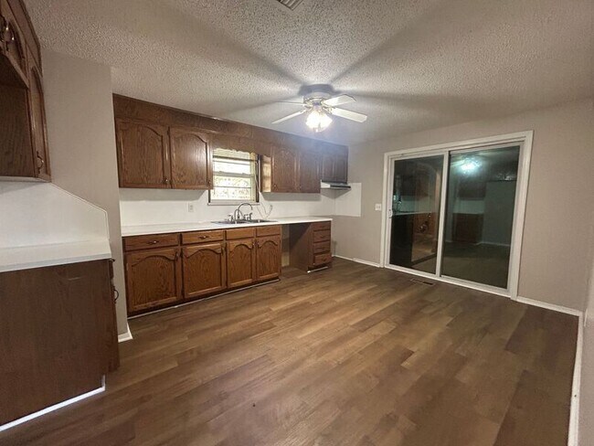 Foto del edificio - 920 Longview Cir