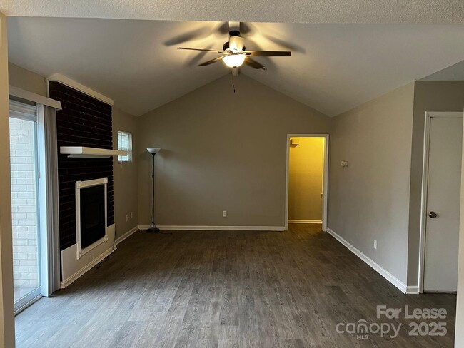 Building Photo - 4521 Regal Oaks Rd