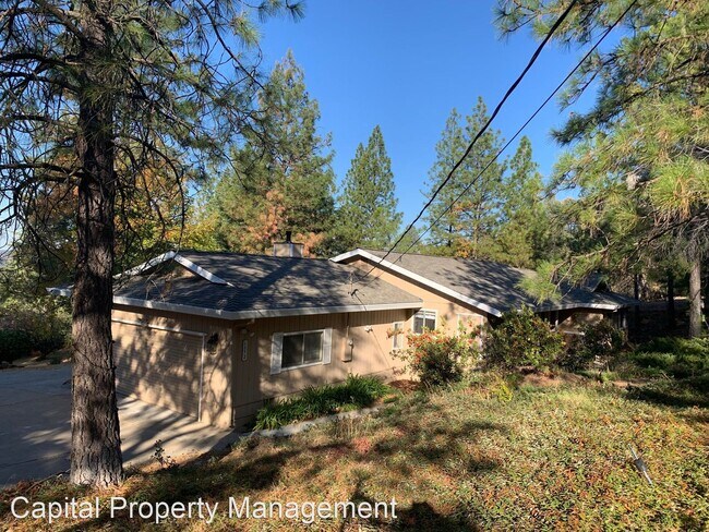 Building Photo - 3 br, 2.5 bath House - 1050 Woodridge Road