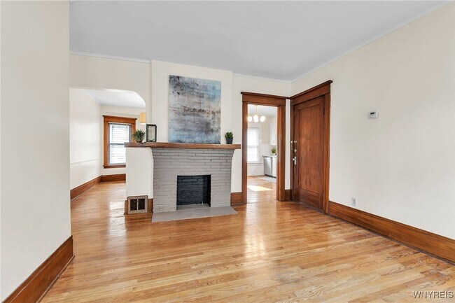 Foto del edificio - 1384 Amherst St