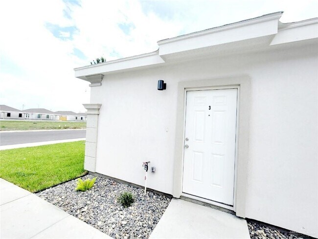 Building Photo - 19 Swallow Ave