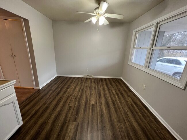 Building Photo - Duplex Home for Rent in Kentwood