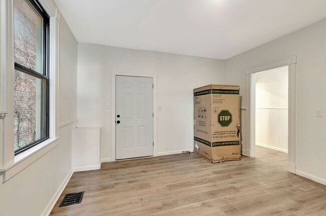 Foto del edificio - 1617 Westwood Ave