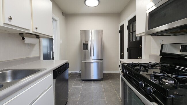 Foto del edificio - 7553 Byron Pl