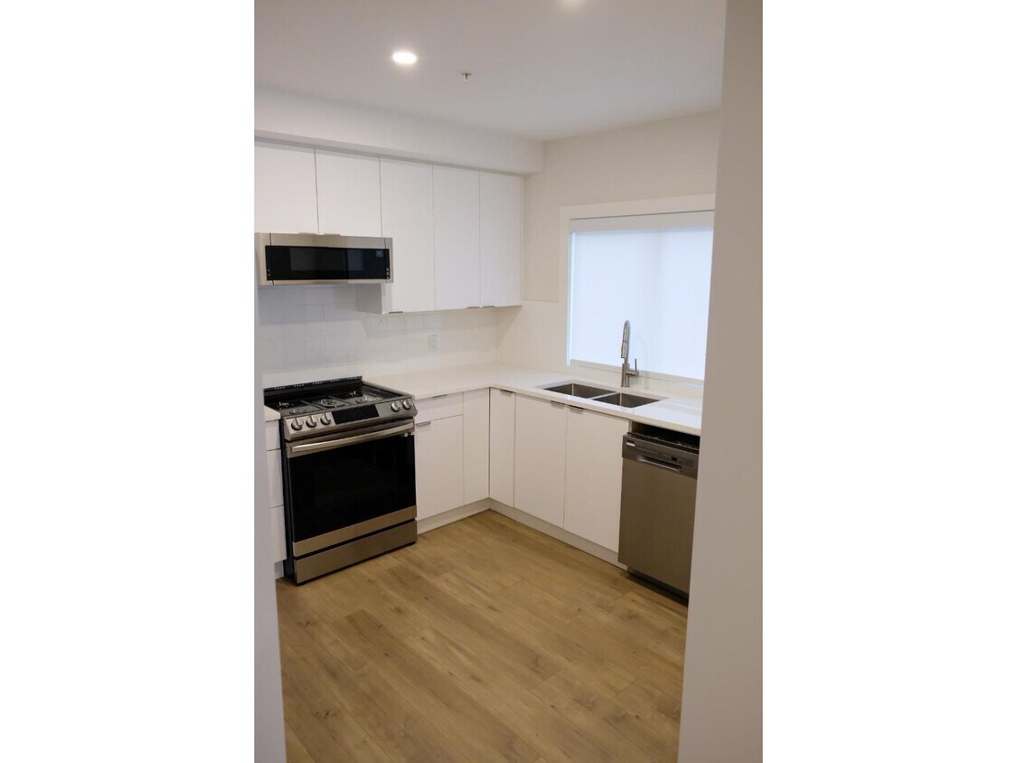 Photo principale - 12317-12317 Beecher St