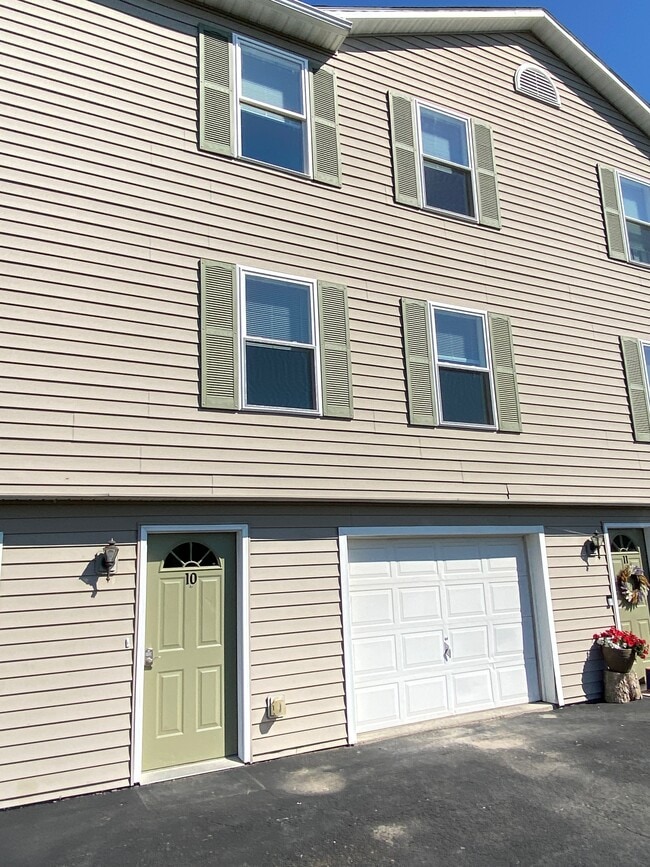 Building Photo - 204 Betsinger Rd