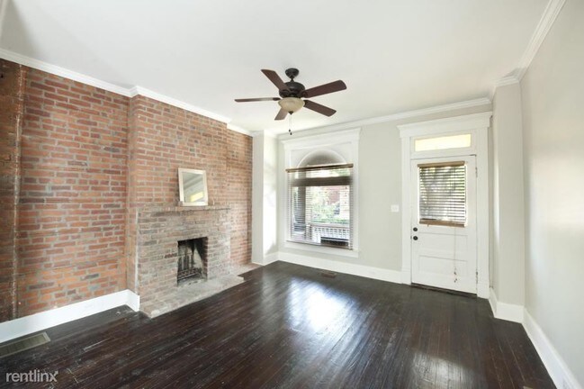 Building Photo - 2 br, 2.5 bath Townhome - 305 E Sycamore St