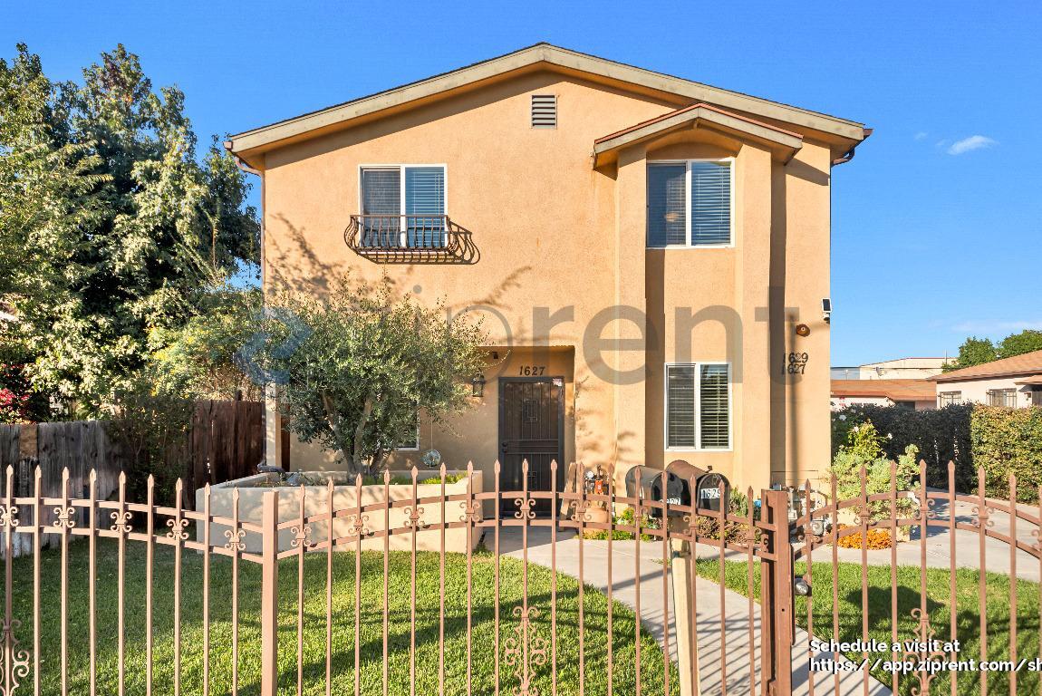 Foto principal - 1627 W 82nd St