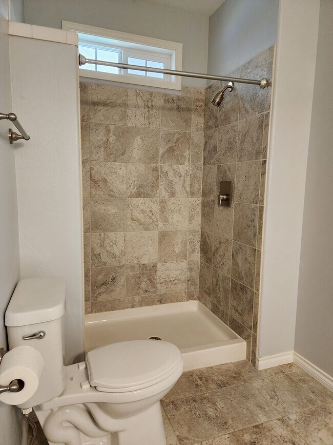 Building Photo - Stunning Regency Estates Home