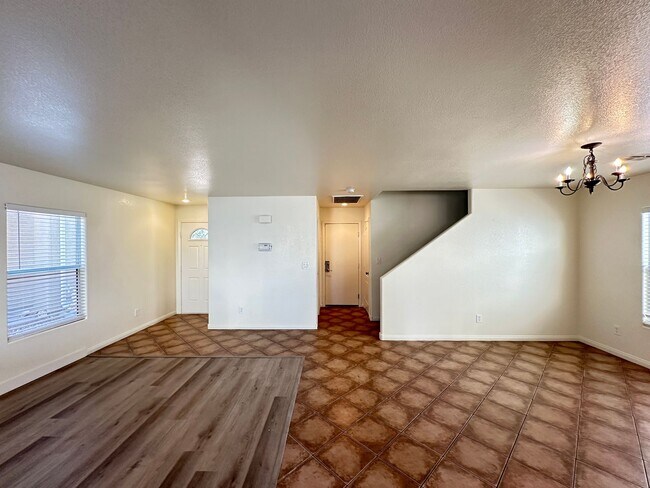 Building Photo - DESERT WILLOWS