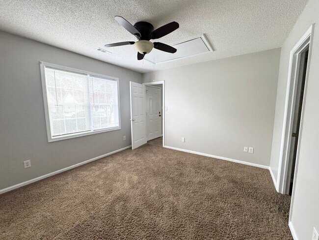 Foto del edificio - 203 Oakwood Ln