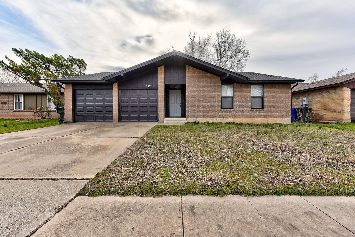 Foto principal - Gorgeous 3BD/2BTH Home Minutes from I-35 a...