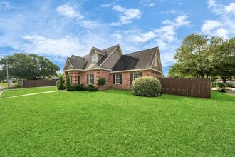 Building Photo - 1603 Dove Run