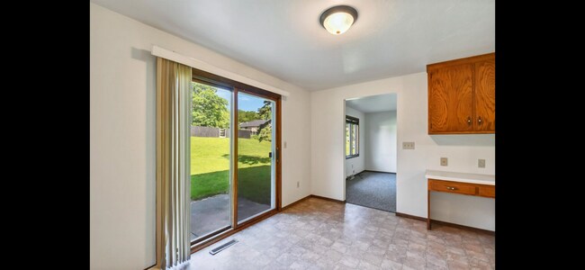 Foto del edificio - 658 Menlo Park Rd