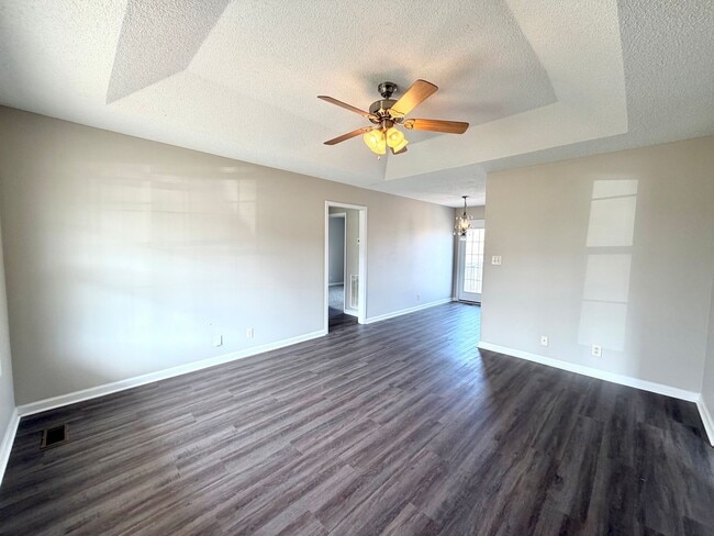 Building Photo - 935 Lindsey Dr