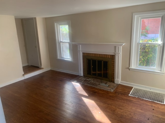 Photo - 8616 Oakcrest Rd House