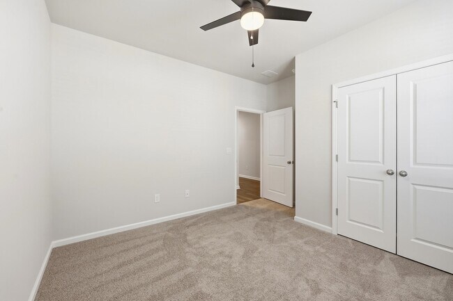 Building Photo - 496 Blissful Dr