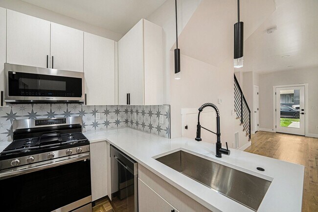 Foto del edificio - Front Duplex in Denver's Jefferson Park Neighborhood!