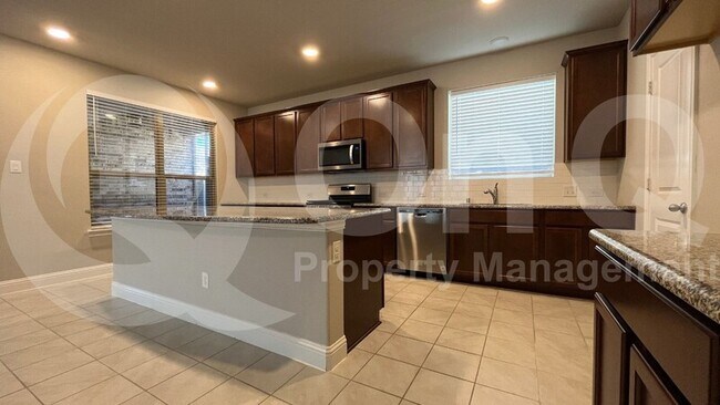 Foto del edificio - 7313 Elm Grove Ln