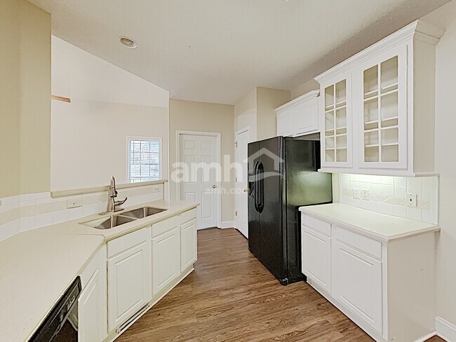 Foto del edificio - 313 Inverness Avenue