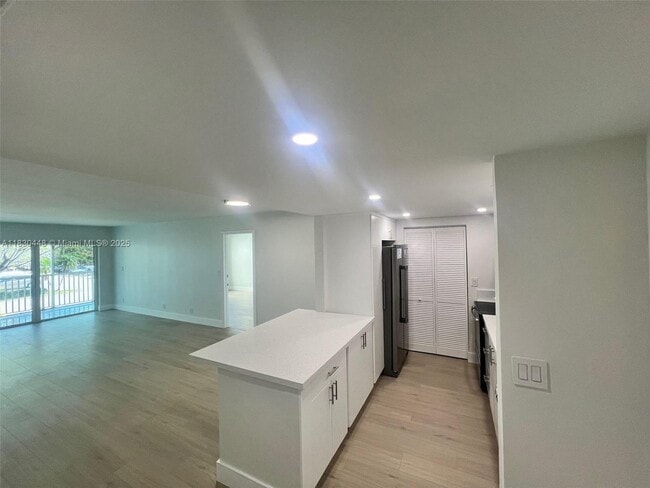 Foto del edificio - 100 Lakeview Dr