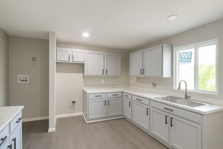 Building Photo - 120 W Blacklidge Dr