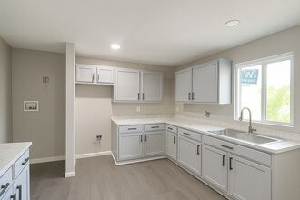 Building Photo - 120 W Blacklidge Dr