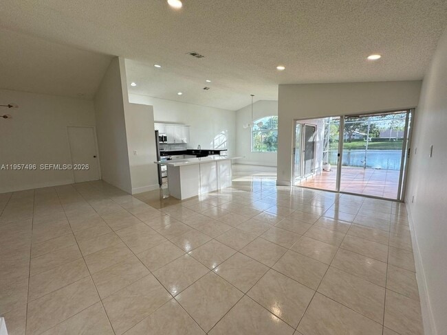 Foto del edificio - 17850 NW 19th St