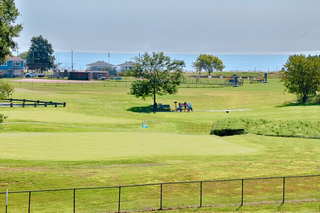 Foto del edificio - 155 Short Beach Rd