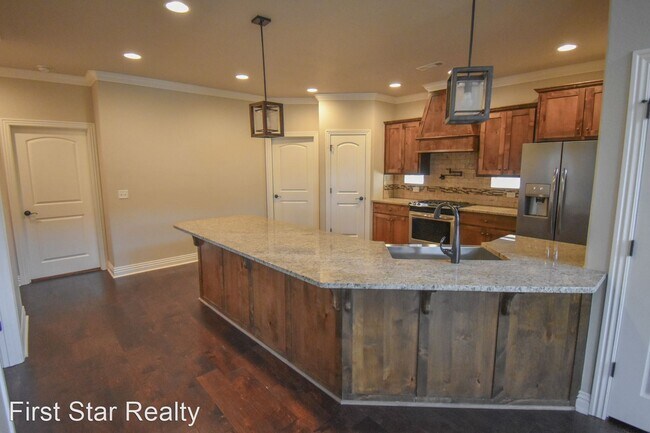 Building Photo - 4 br, 2.5 bath House - 537 N Salem Rd