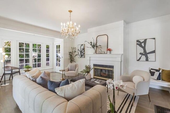 Building Photo - Charming Victorian Rental in Prime Redwood...