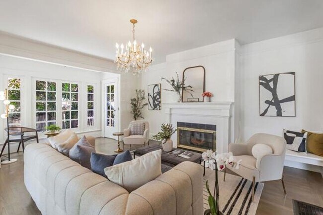 Foto del edificio - Charming Victorian Rental in Prime Redwood...