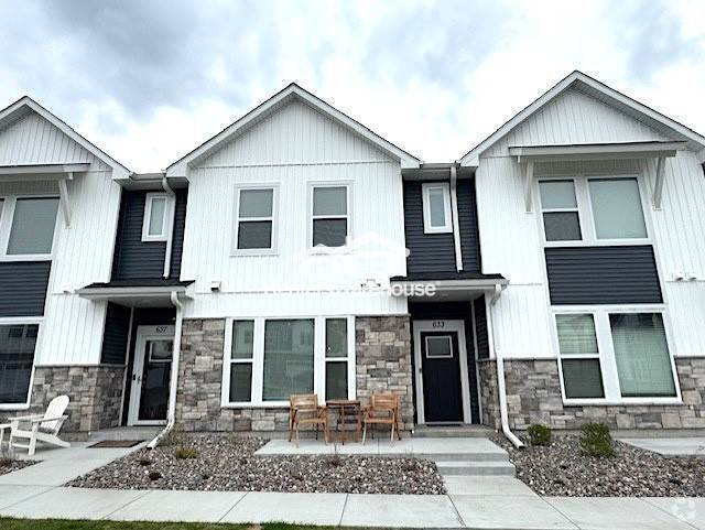 Building Photo - 633 E Blossom Cir