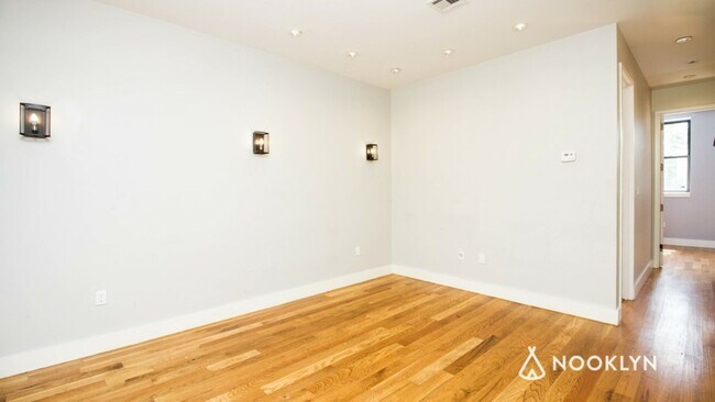 Building Photo - 461 Pulaski St