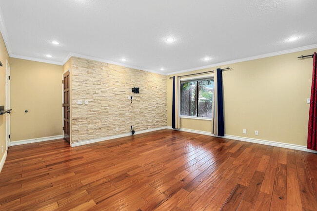 Foto del edificio - 1304 Mountain Ave
