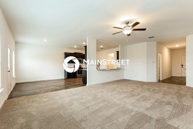 Foto del edificio - 4 Bedroom Pet-Friendly Home in New Braunfels, TX with Main Street Renewal