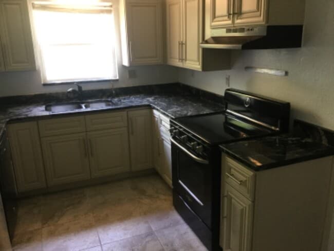 Building Photo - 10924 124th Ave N